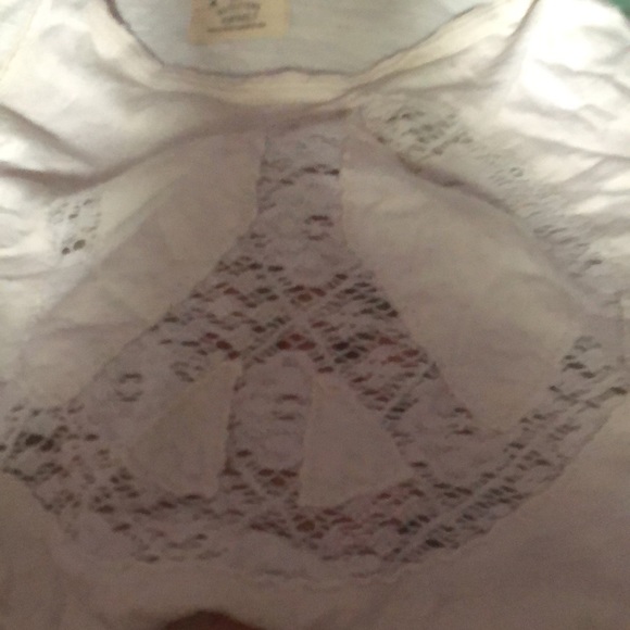 Brand new without tags American eagle, peace sign lace crop top H - Picture 3 of 7